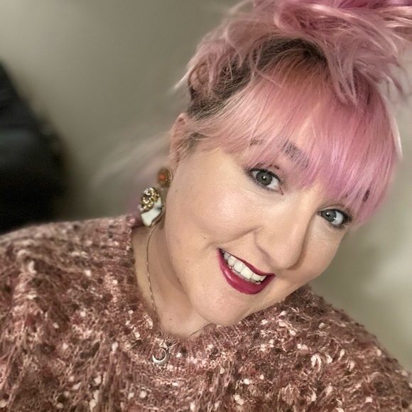 MEET YOUR POSHER - Picture 2 of 8